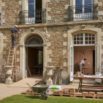 découvrez nos conseils pratiques et guide d'achat pour réussir la rénovation d'une maison de maître, alliant charme, authenticité et modernité.