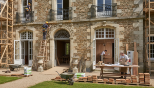 découvrez nos conseils pratiques et guide d'achat pour réussir la rénovation d'une maison de maître, alliant charme, authenticité et modernité.