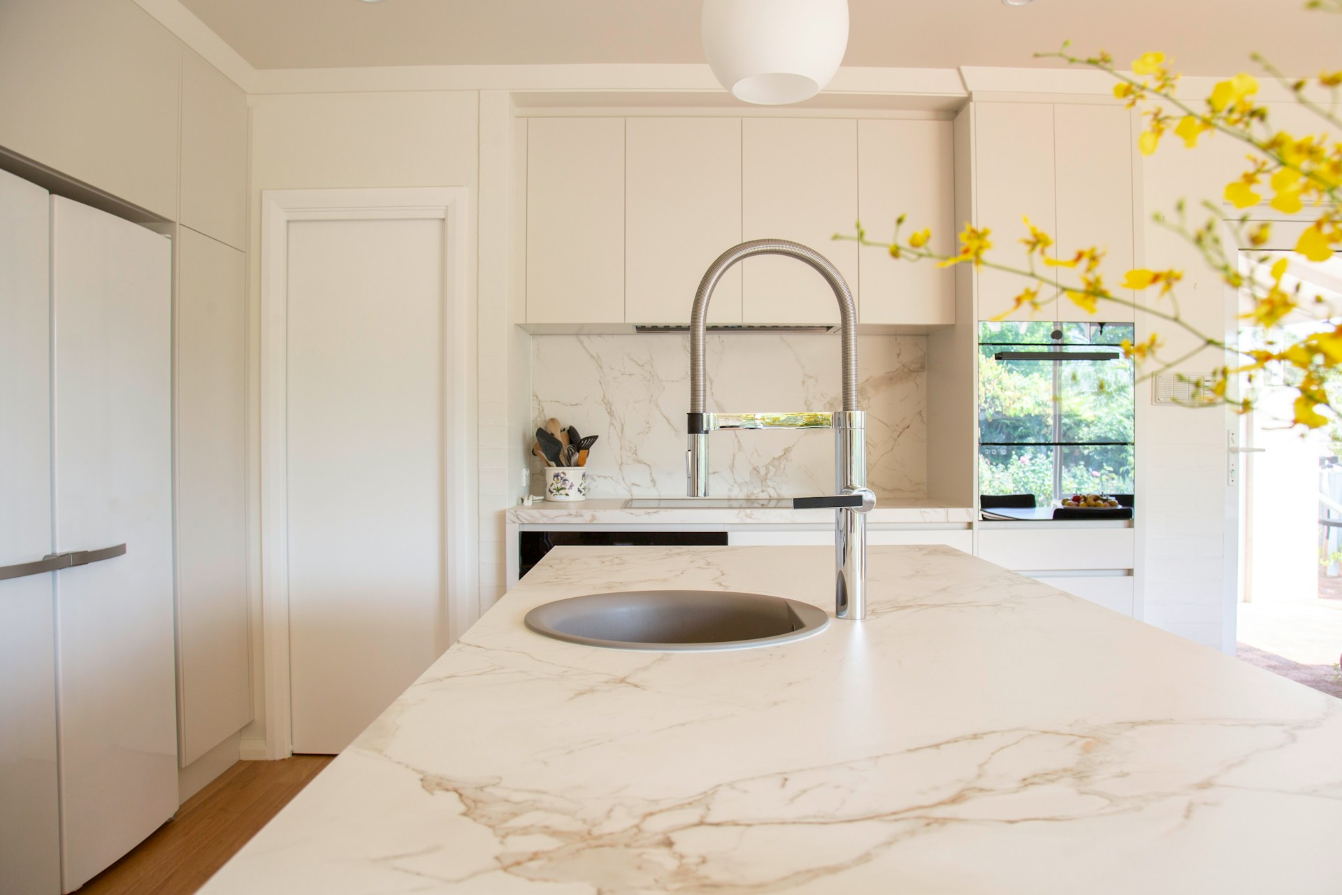 Plan de travail cuisine et espace ouvert 