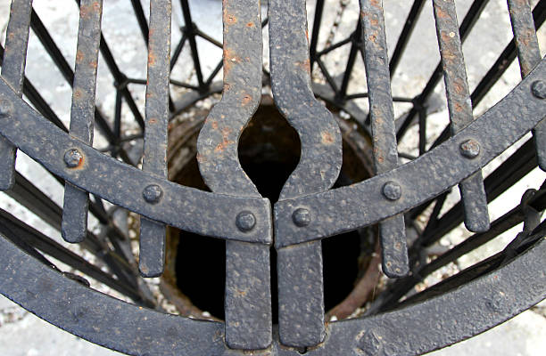 grille de puits en fer forgé